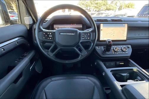 2024 Land Rover Defender 130 P400 X-Dynamic SE