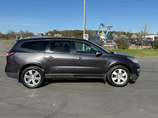 Gray 2017 Chevrolet Traverse 1LT