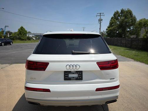 Carrara White 2017 Audi Q7 2.0T Premium Plus
