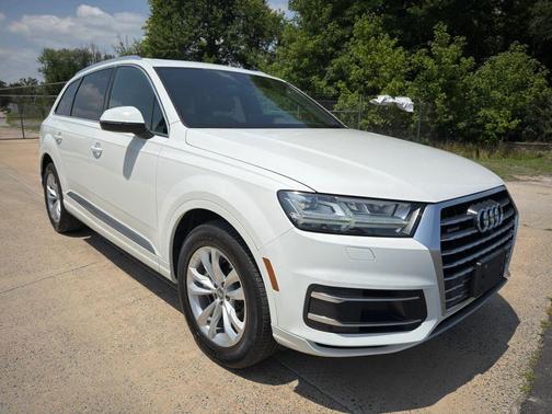 Carrara White 2017 Audi Q7 2.0T Premium Plus
