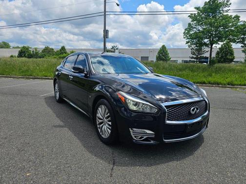 2016 INFINITI Q70L 3.7