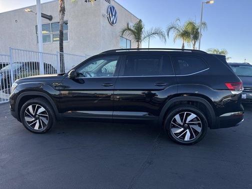 Deep Black Pearl 2026 Volkswagen Atlas 2.0T SE W/TECHNOLOGY