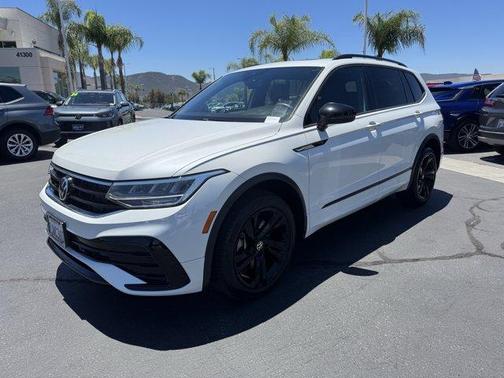Opal White Pearl Effect 2023 Volkswagen Tiguan 2.0T SE R-Line Black