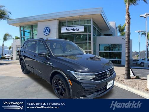 Deep Black Pearl Effect 2024 Volkswagen Tiguan 2.0T SE R-Line Black