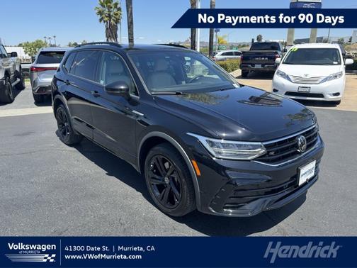 Deep Black Pearl Effect 2024 Volkswagen Tiguan 2.0T SE R-Line Black