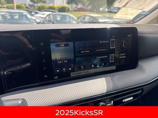 2025 Nissan Kicks SR