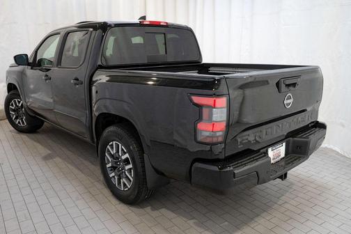 Super Black 2024 Nissan Frontier SL