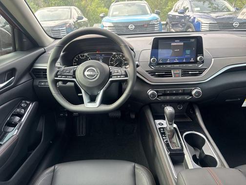 2025 Nissan Altima SR FWD