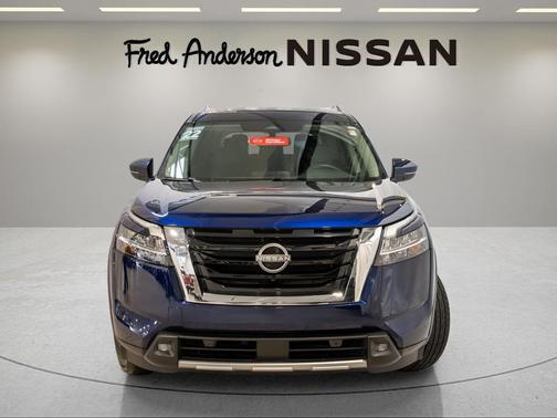 2022 Nissan Pathfinder SL 2WD