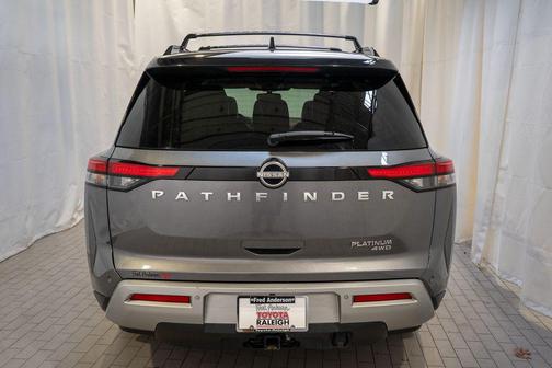 2022 Nissan Pathfinder Platinum 4WD