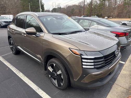 2025 Nissan Kicks SR