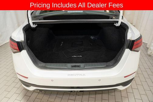 Aspen White Tricoat/Super Black 2025 Nissan Sentra SR