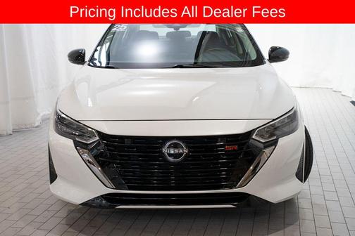 Aspen White Tricoat/Super Black 2025 Nissan Sentra SR