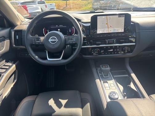 2025 Nissan Pathfinder Platinum 4WD