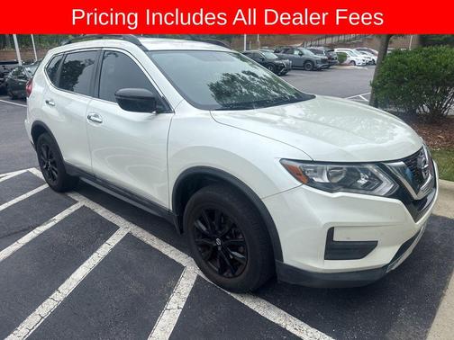 Pearl White 2017 Nissan Rogue SV
