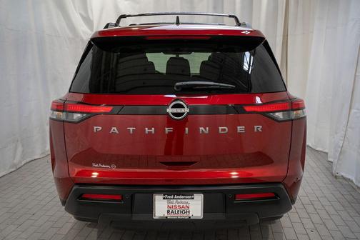 2026 Nissan Pathfinder SV