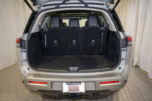 2024 Nissan Pathfinder SL 4WD