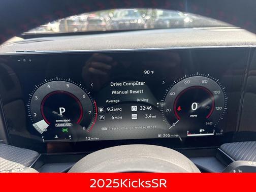 2025 Nissan Kicks SR