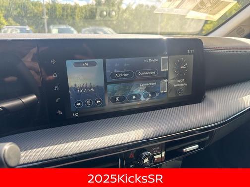 2025 Nissan Kicks SR