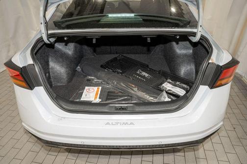 2025 Nissan Altima SR FWD