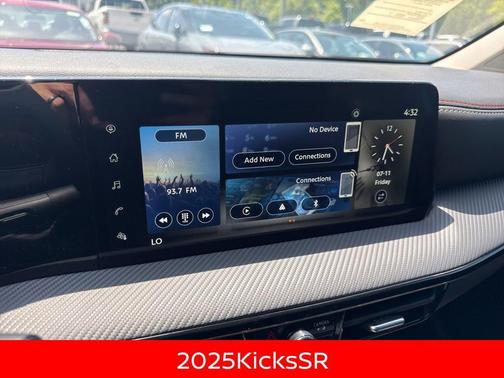 2025 Nissan Kicks SR