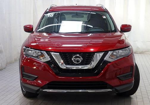 Photo 5 of 22 of 2018 Nissan Rogue SV