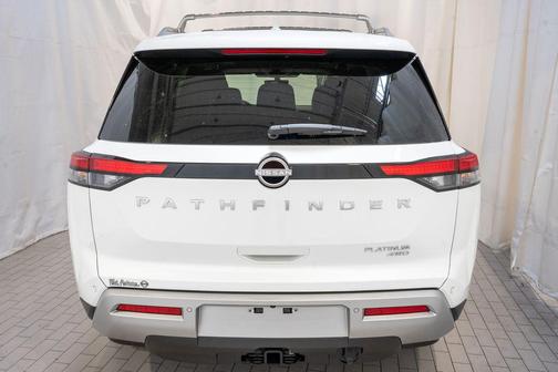 2025 Nissan Pathfinder Platinum 4WD