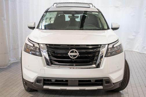 2025 Nissan Pathfinder Platinum 4WD