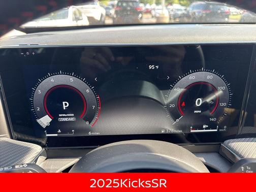 2025 Nissan Kicks SR