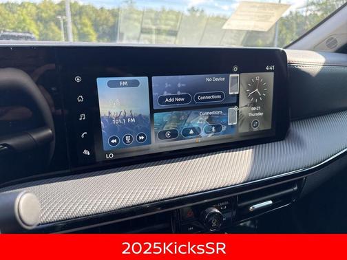 2025 Nissan Kicks SR