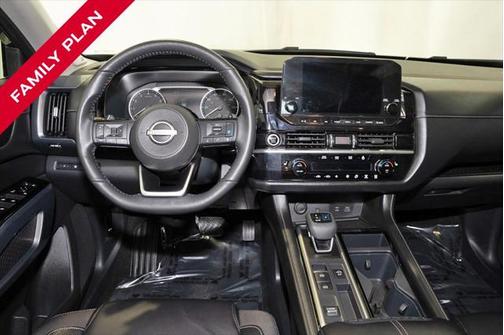 2022 Nissan Pathfinder SL 2WD