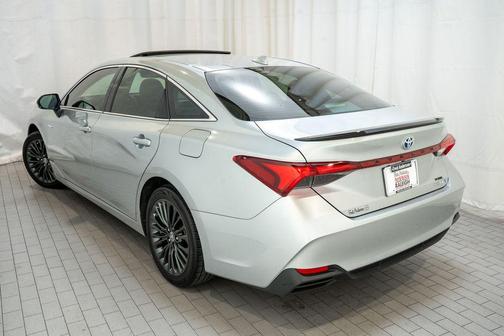 2021 Toyota Avalon Hybrid XSE