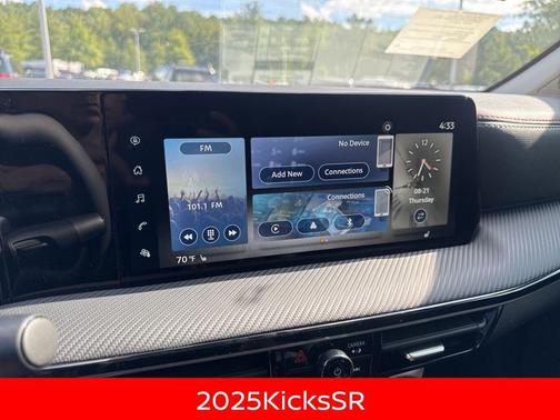 2025 Nissan Kicks SR