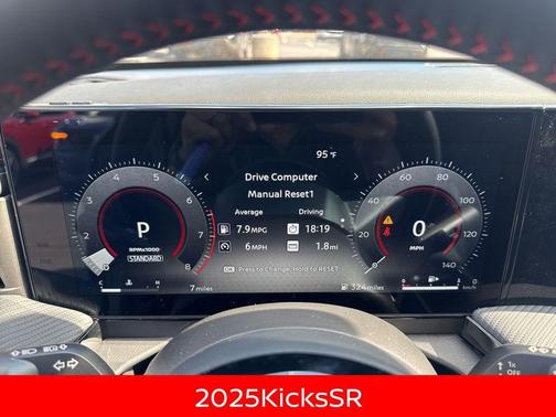 2025 Nissan Kicks SR