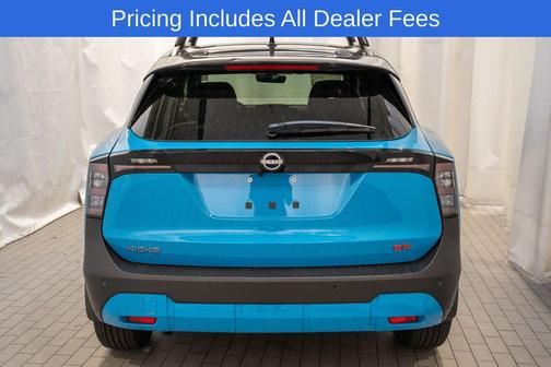 Arctic Ice Blue Metallic/Super Black 2026 Nissan Kicks SR