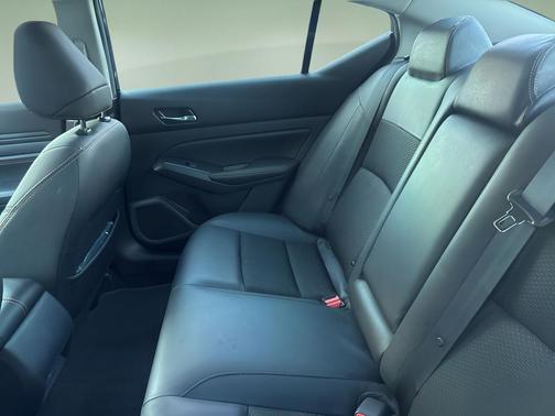 2021 Nissan Altima SR FWD