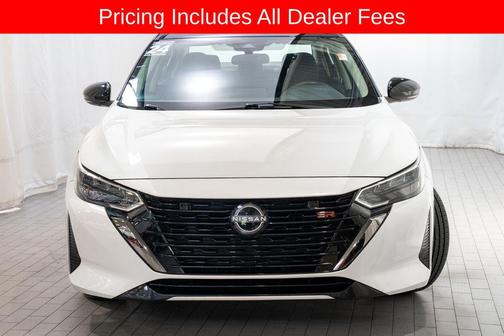 Aspen White Tricoat/Super Black 2024 Nissan Sentra SR