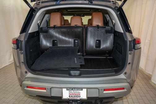 2023 Nissan Pathfinder Platinum 4WD