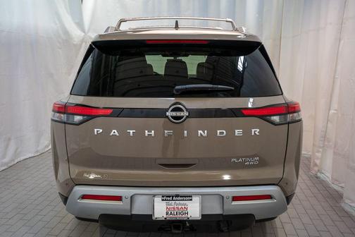 2023 Nissan Pathfinder Platinum 4WD