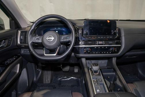 2024 Nissan Pathfinder Platinum FWD