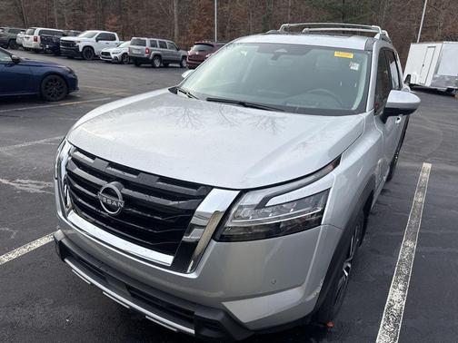 2024 Nissan Pathfinder Platinum FWD
