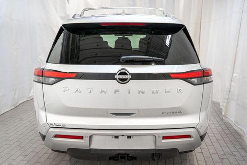 2024 Nissan Pathfinder Platinum FWD