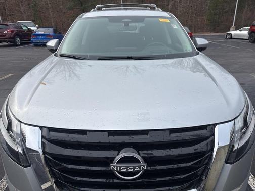 2024 Nissan Pathfinder Platinum FWD