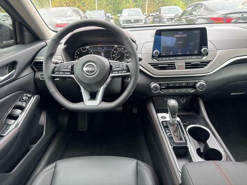 2025 Nissan Altima SR FWD