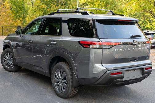 2025 Nissan Pathfinder SV 4WD