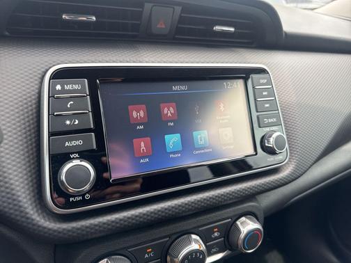 2025 Nissan Kicks S