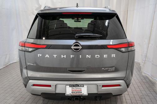 2023 Nissan Pathfinder Platinum 4WD