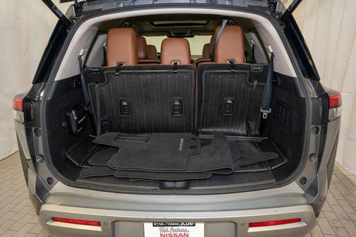 2023 Nissan Pathfinder Platinum 4WD