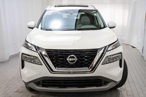 Pearl White Tricoat 2023 Nissan Rogue SV