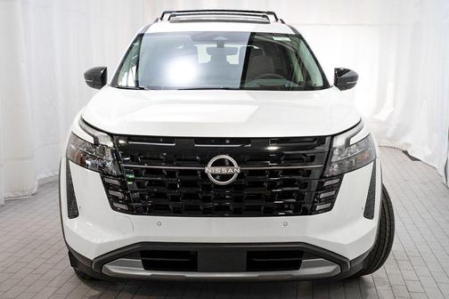 Everest White Pearl Tricoat 2026 Nissan Pathfinder Platinum